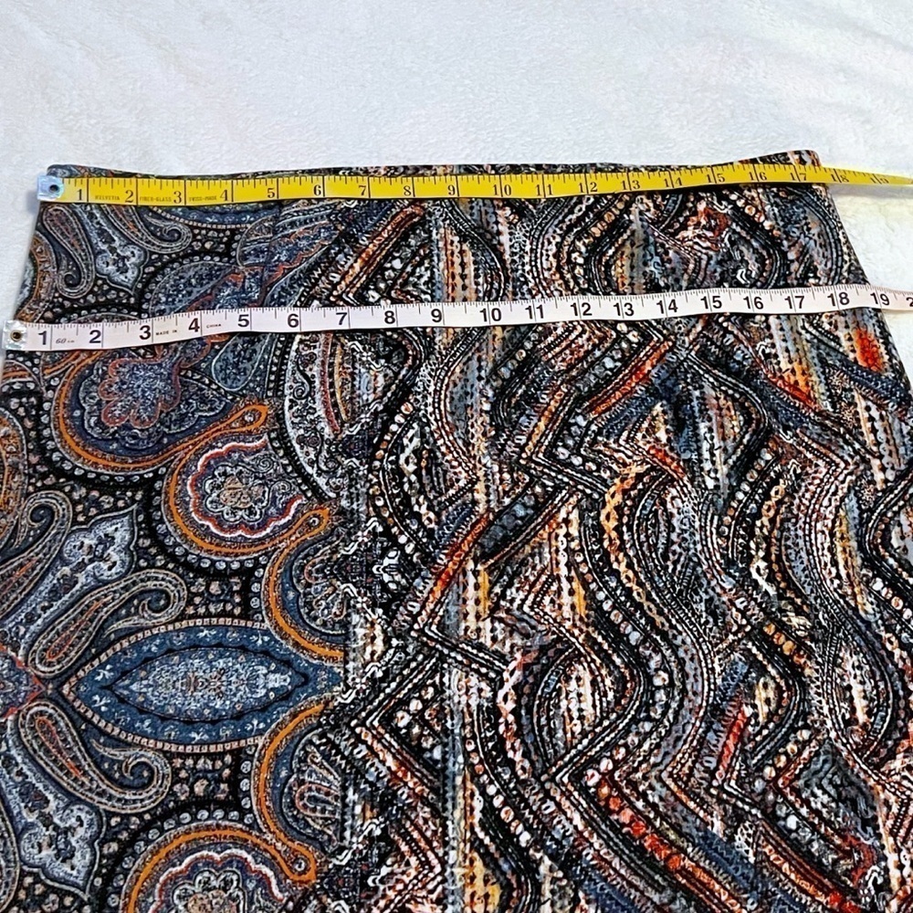 Elegant Paisley Skirt - Picture 7 of 9